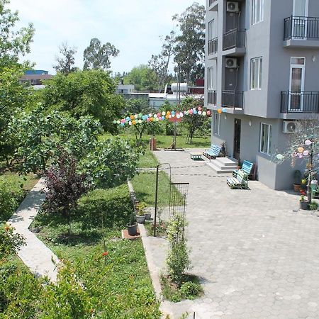 Femily Hotel In Batumi Mareti Str 2 Buitenkant foto