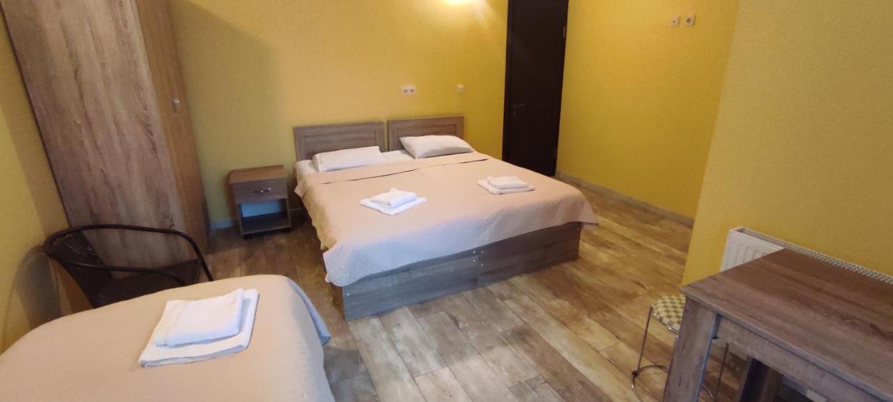Femily Hotel In Batumi Mareti Str 2 Buitenkant foto