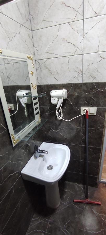 Femily Hotel In Batumi Mareti Str 2 Buitenkant foto