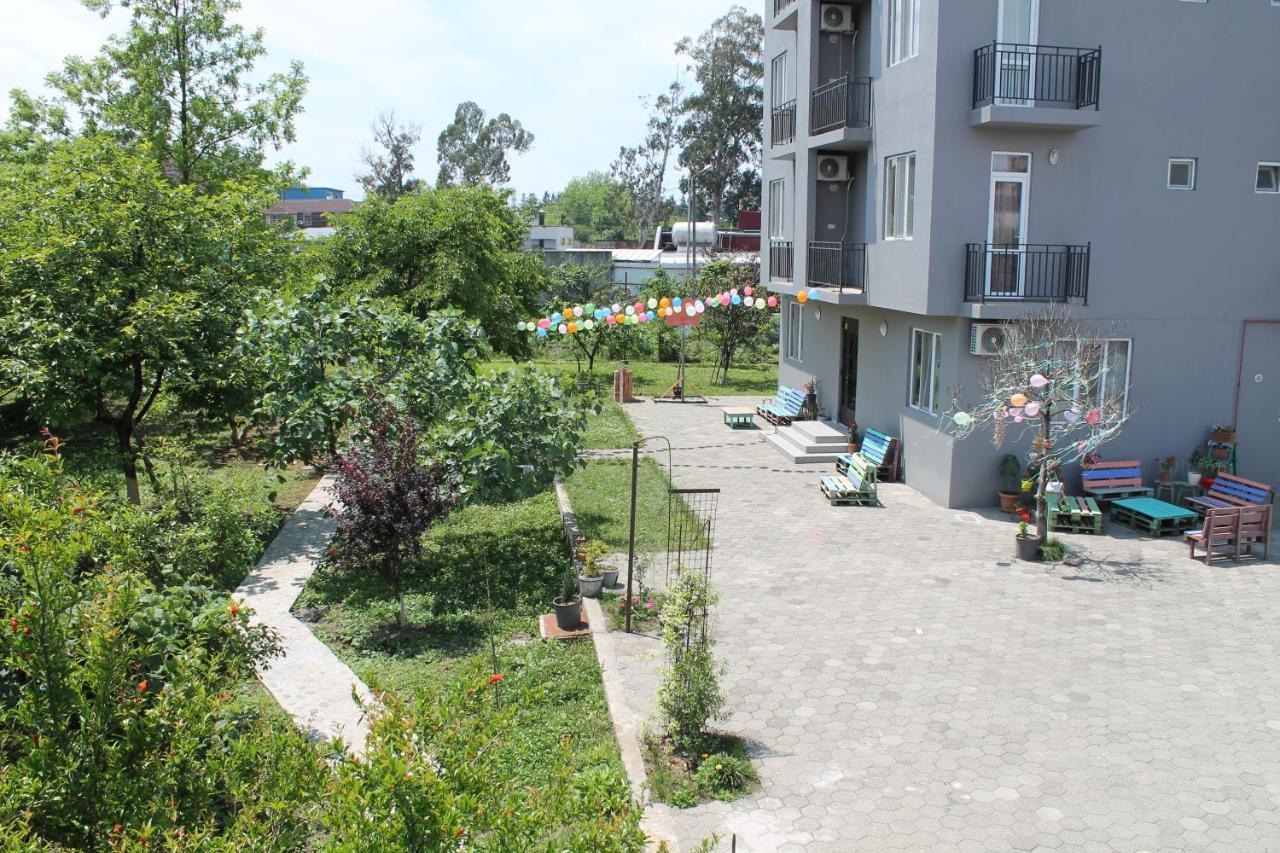 Femily Hotel In Batumi Mareti Str 2 Buitenkant foto