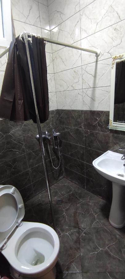 Femily Hotel In Batumi Mareti Str 2 Buitenkant foto