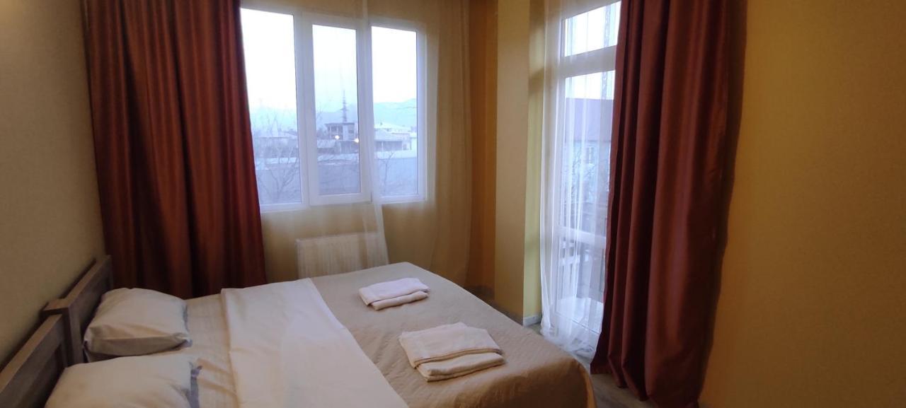 Femily Hotel In Batumi Mareti Str 2 Buitenkant foto