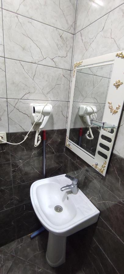 Femily Hotel In Batumi Mareti Str 2 Buitenkant foto