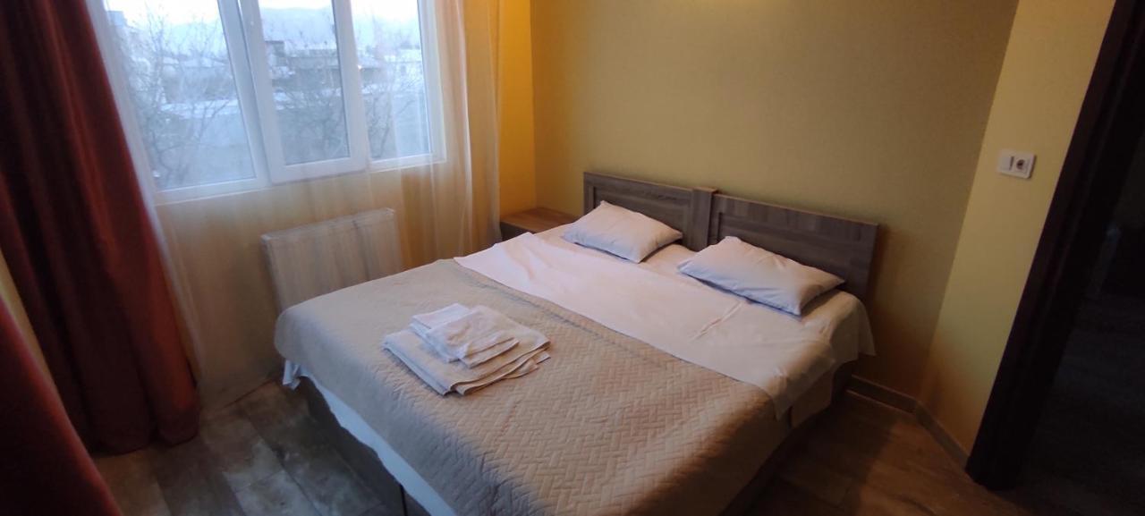 Femily Hotel In Batumi Mareti Str 2 Buitenkant foto