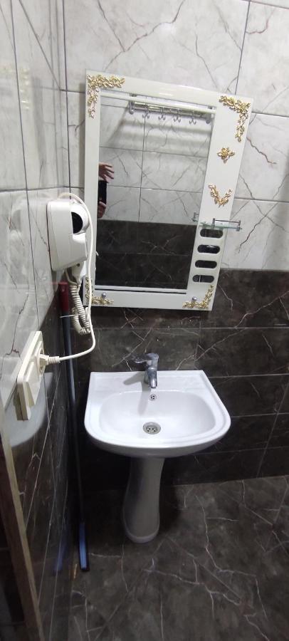 Femily Hotel In Batumi Mareti Str 2 Buitenkant foto