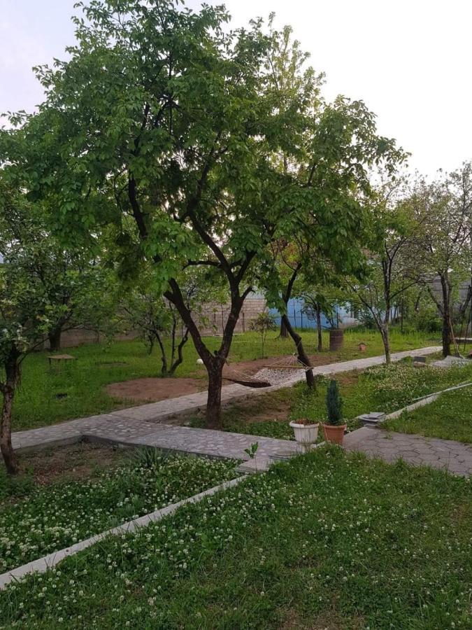 Femily Hotel In Batumi Mareti Str 2 Buitenkant foto