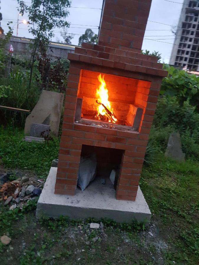 Femily Hotel In Batumi Mareti Str 2 Buitenkant foto