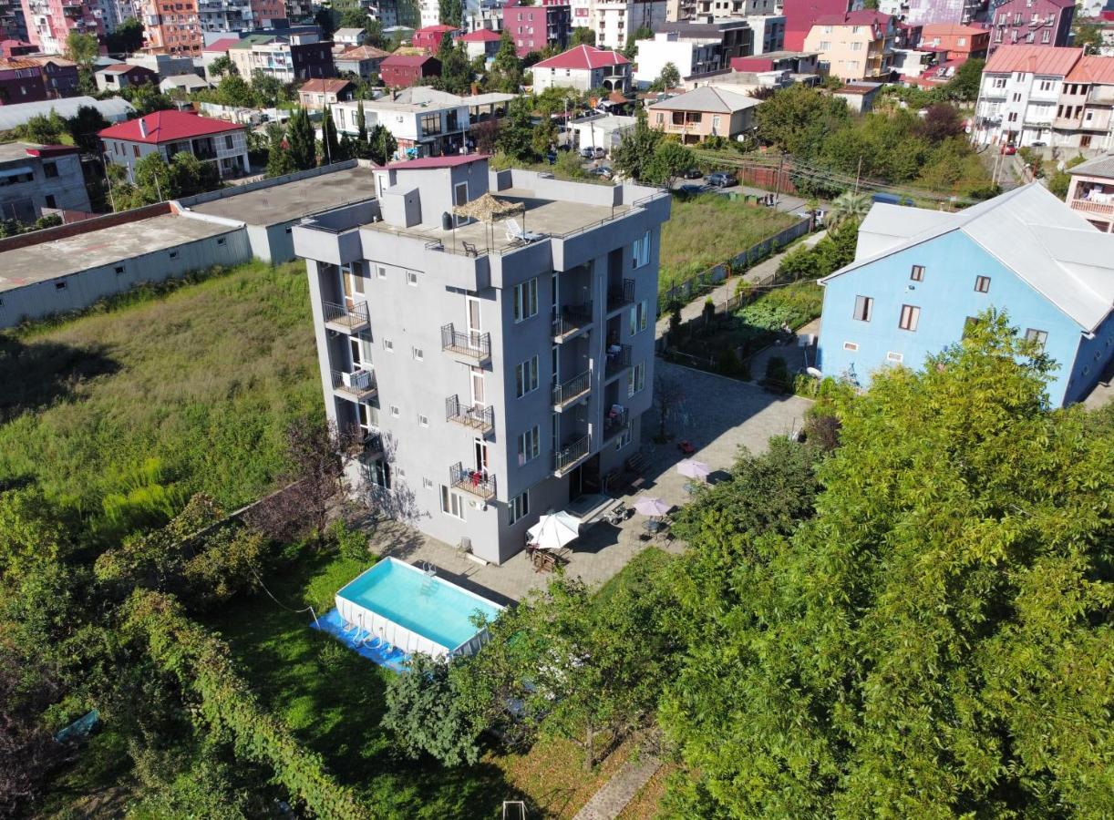 Femily Hotel In Batumi Mareti Str 2 Buitenkant foto