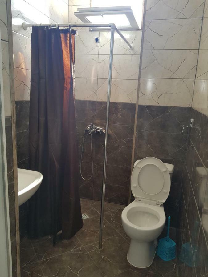 Femily Hotel In Batumi Mareti Str 2 Buitenkant foto