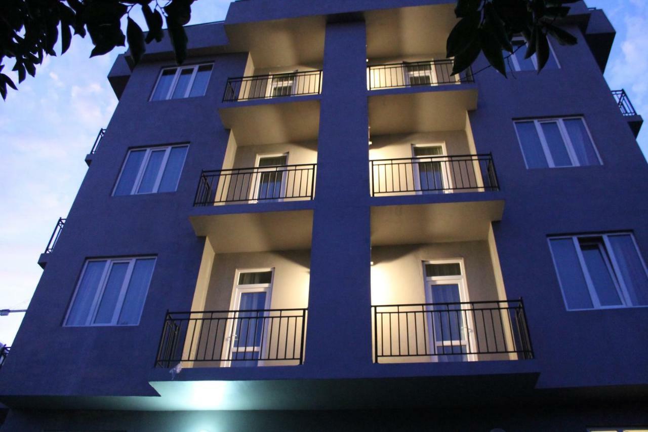Femily Hotel In Batumi Mareti Str 2 Buitenkant foto