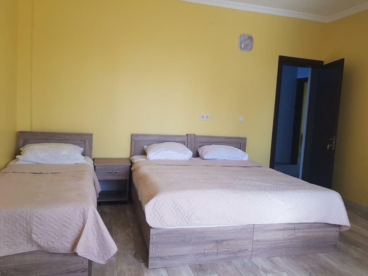 Femily Hotel In Batumi Mareti Str 2 Buitenkant foto