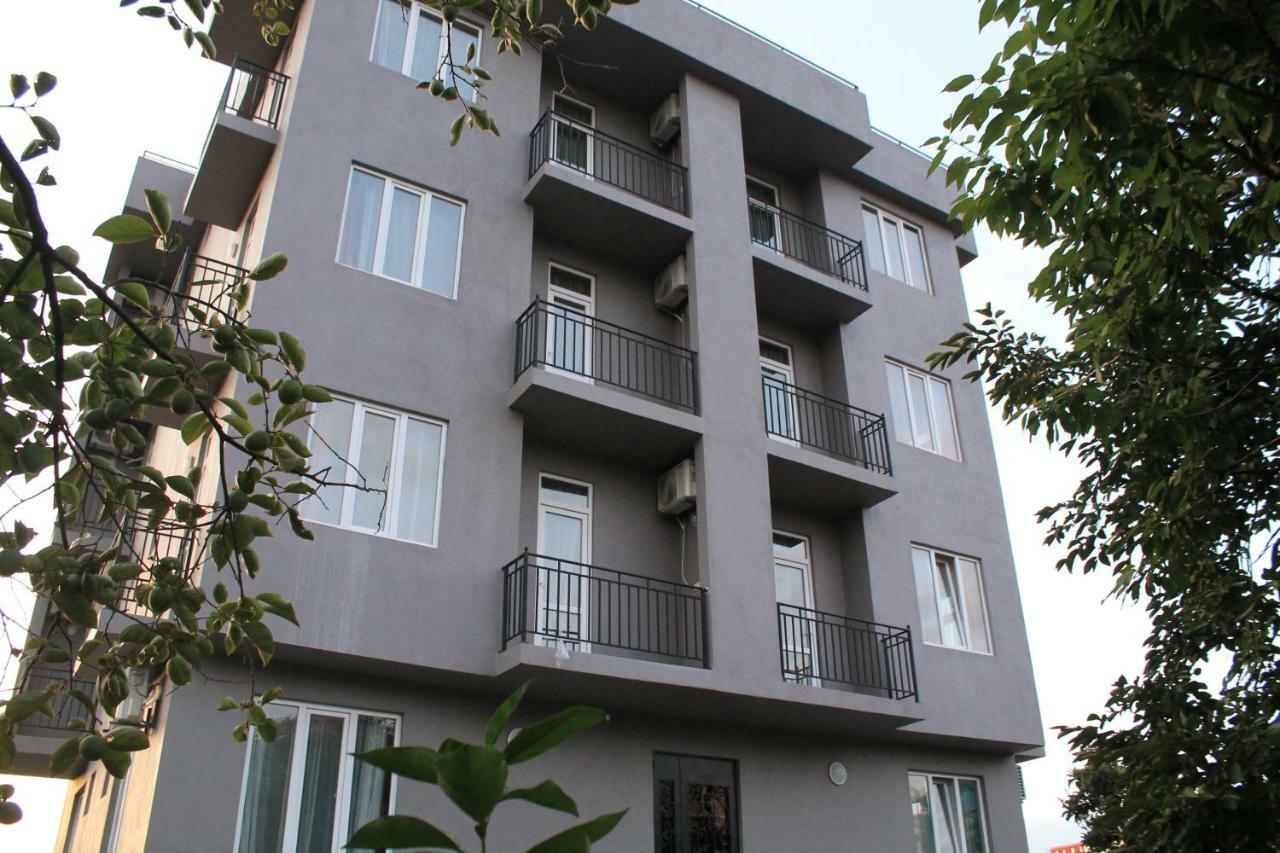 Femily Hotel In Batumi Mareti Str 2 Buitenkant foto