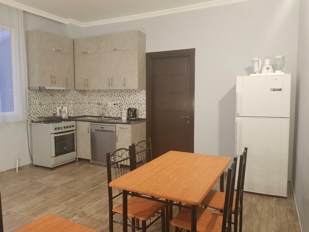 Femily Hotel In Batumi Mareti Str 2 Buitenkant foto
