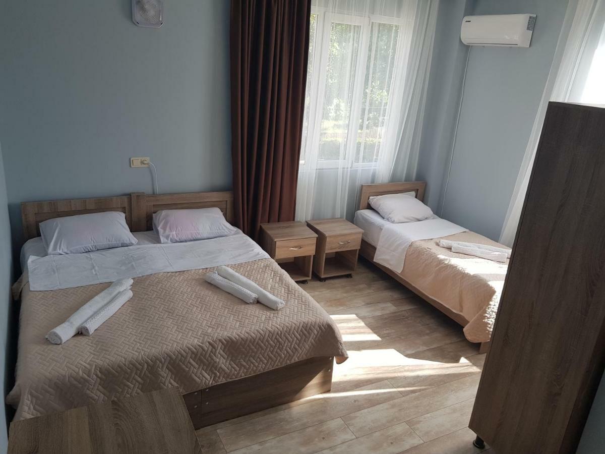 Femily Hotel In Batumi Mareti Str 2 Buitenkant foto