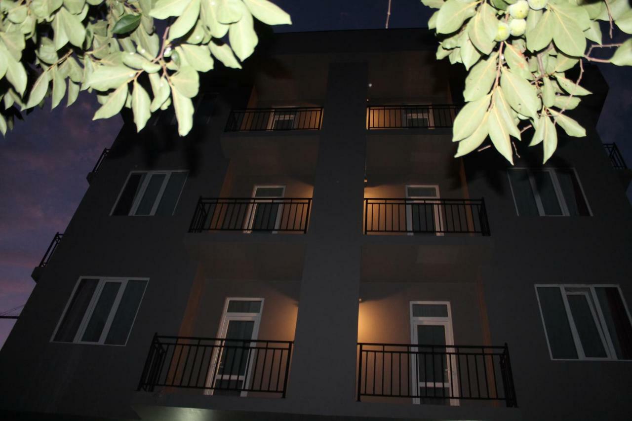 Femily Hotel In Batumi Mareti Str 2 Buitenkant foto