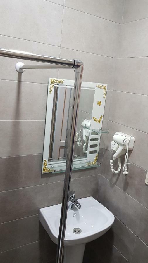Femily Hotel In Batumi Mareti Str 2 Buitenkant foto